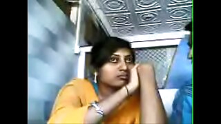 VID-20071207-PV0001-Nagpur (IM) Hindi 28 yrs grey unmarried dame Veena smooching (Liplock) her 29 yrs grey unmarried lover Sanjay at tea shop sex porn video