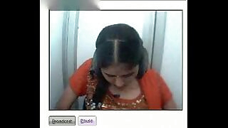 Desi girl akin to boobs increased by pussy on webcam in a netcafe