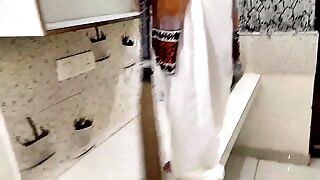 Husband Fucked Saara in the Kitchen While every Tom was at home, xxx HD, Hindi patent audio, beautiful hot blear with dirty talk in hindi