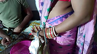 अंडे बेचने वाले ने घर में अकेली भाभी की जबरदस्ती चुदाई की XXX Bhabhi Sexual congress