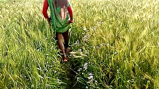 Indian Village Bhabhi Shacking up Outdoor Sex In Hindi